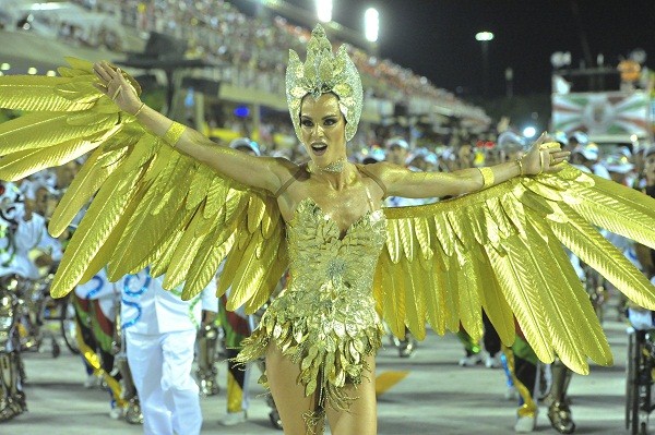 A escola, que aposta sempre em componentes ilustres, levou nada menos do que 24 famosas à avenida no ano passado. A principal foi a rainha de bateria Ana Furtado, mulher do diretor do Big Brother Brasil, Boninho, que já havia desfilado como musa pela agre<br>