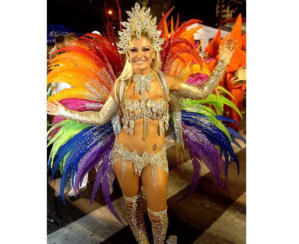 A atriz, viúva do ator e diretor Marcos Paulo, foi eleita a rainha do Carnaval 2012 pelos leitores da Playboy, desbancando outras musas que desfilaram tanto no Rio quanto em São Paulo. Mesmo envolta em polêmicas sobre a possível compra do posto e com o jo<br> A atriz, viúva do ator e diretor Marcos Paulo, foi eleita a rainha do Carnaval 2012 pelos leitores da Playboy, desbancando outras musas que desfilaram tanto no Rio quanto em São Paulo. Mesmo envolta em polêmicas sobre a possível compra do posto e com o jo<br>