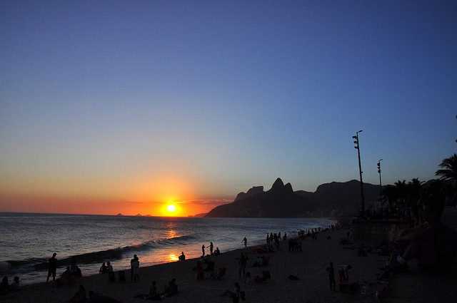 Projeto realiza despoluição de praias da Zona Sul