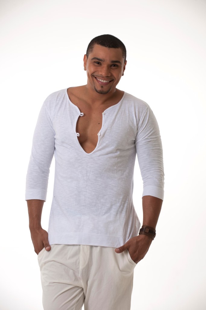 Naldo tem três músicas entre as 10 mais vendidas do iTunes