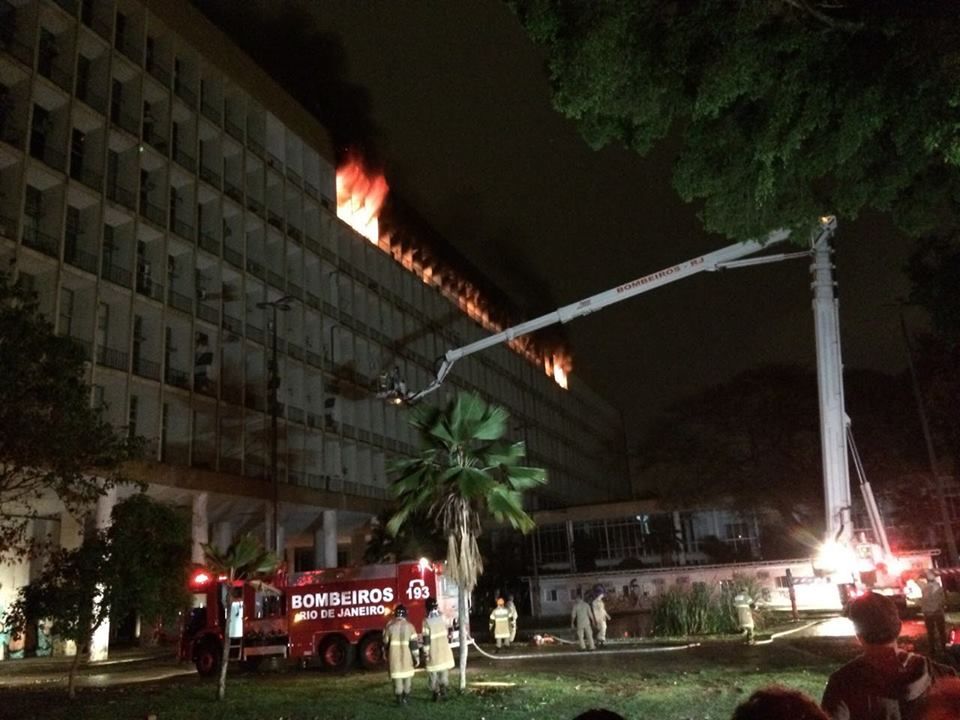Saiba onde estão funcionando os serviços da UFRJ atingidos por incêndio