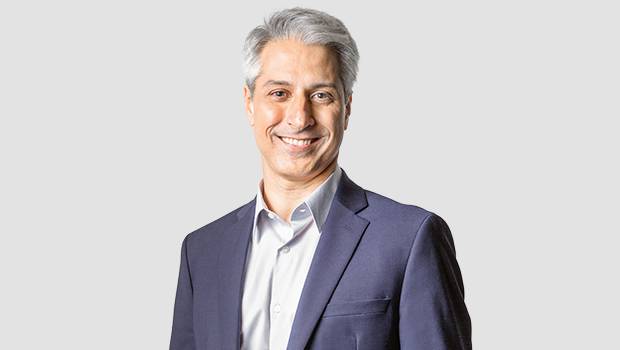 Alessandro Molon vota em Copacabana