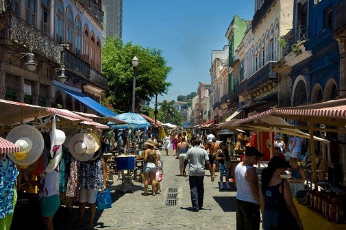 Rua do Lavradio tem mostra de antiguidade e gastronomia