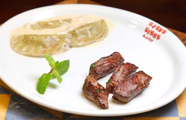 Raviole verde com três funghis e filé mignon flambado no conhaque<br> Raviole verde com três funghis e filé mignon flambado no conhaque<br>
