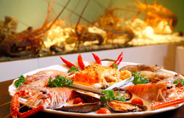 Lasanha artesanal de frutos do mar, recheada com camarão, lulas, mexilhão, polvo e vongôle, com molho bechamel<br> Lasanha artesanal de frutos do mar, recheada com camarão, lulas, mexilhão, polvo e vongôle, com molho bechamel<br>