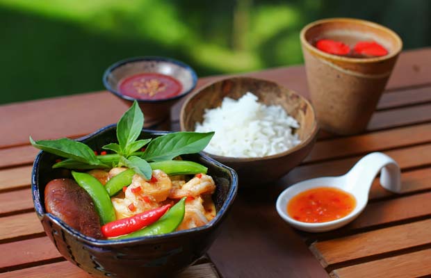 Shrimp kerala: camarões ao curry keral com arroz Basmati e amêndoas<br> Shrimp kerala: camarões ao curry keral com arroz Basmati e amêndoas<br>