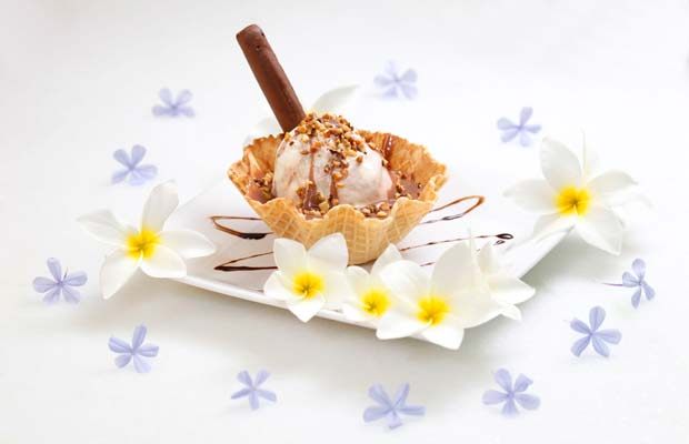 Brigadeiro croc: sorvete chantilly com brigadeiro, servido numa cestinha de biscoito, com calda de brigadeiro, castanhas de caju torradas e canudinho waffle coberto com chocolate<br> Brigadeiro croc: sorvete chantilly com brigadeiro, servido numa cestinha de biscoito, com calda de brigadeiro, castanhas de caju torradas e canudinho waffle coberto com chocolate<br>