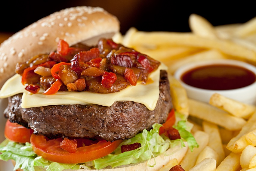 Hell’s Burguer e Banana Jack abrem filiais na Barra