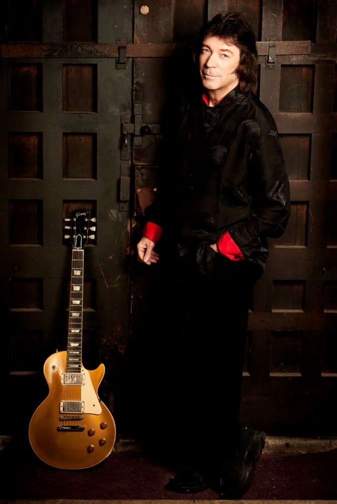 Lenda viva, Steve Hackett relembra hits do Genesis