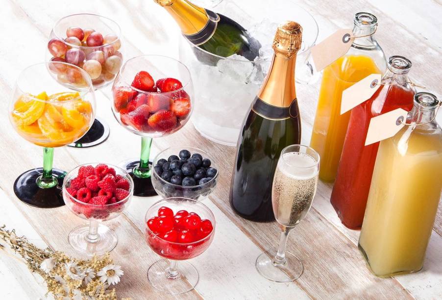 Espumantes também podem ser incrementados com sucos e frutas Espumantes também podem ser incrementados com sucos e frutas