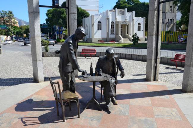 Estatua-de-bronze-Noel-Rosa-Vila-Isabel