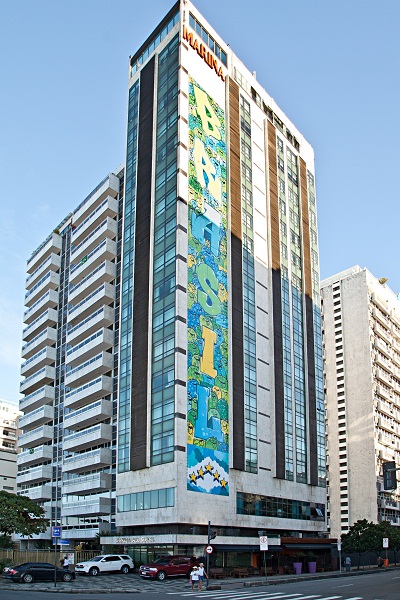Hotel na orla do Leblon exibe arte urbana em homenagem à Copa