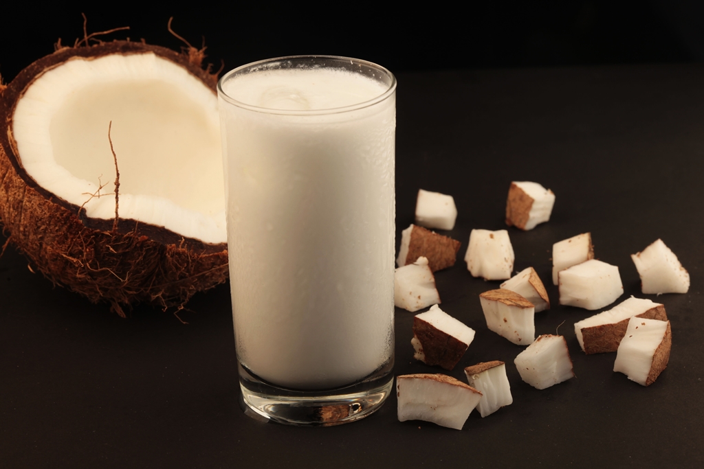 Água de coco faz sucesso na coquetelaria carioca