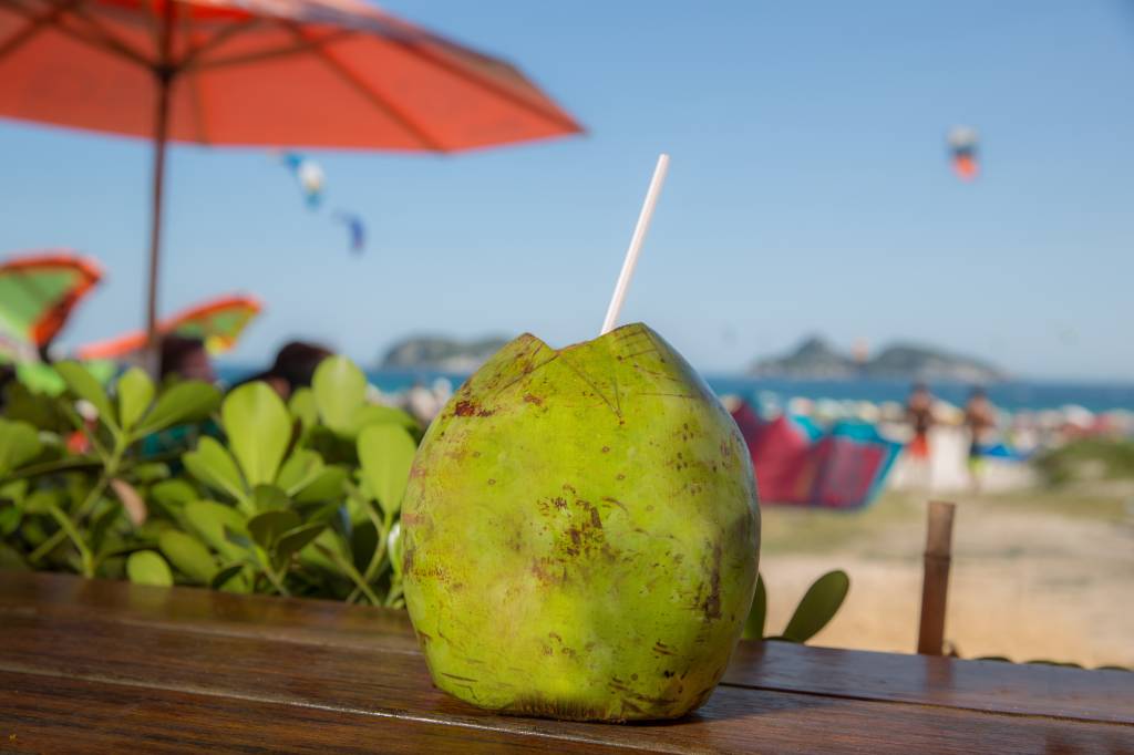 Site de ofertas oferece coco em quiosques de Ipanema a R$ 1