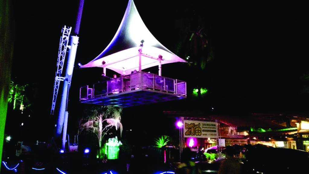 Bar suspenso é atração em evento no Recreio