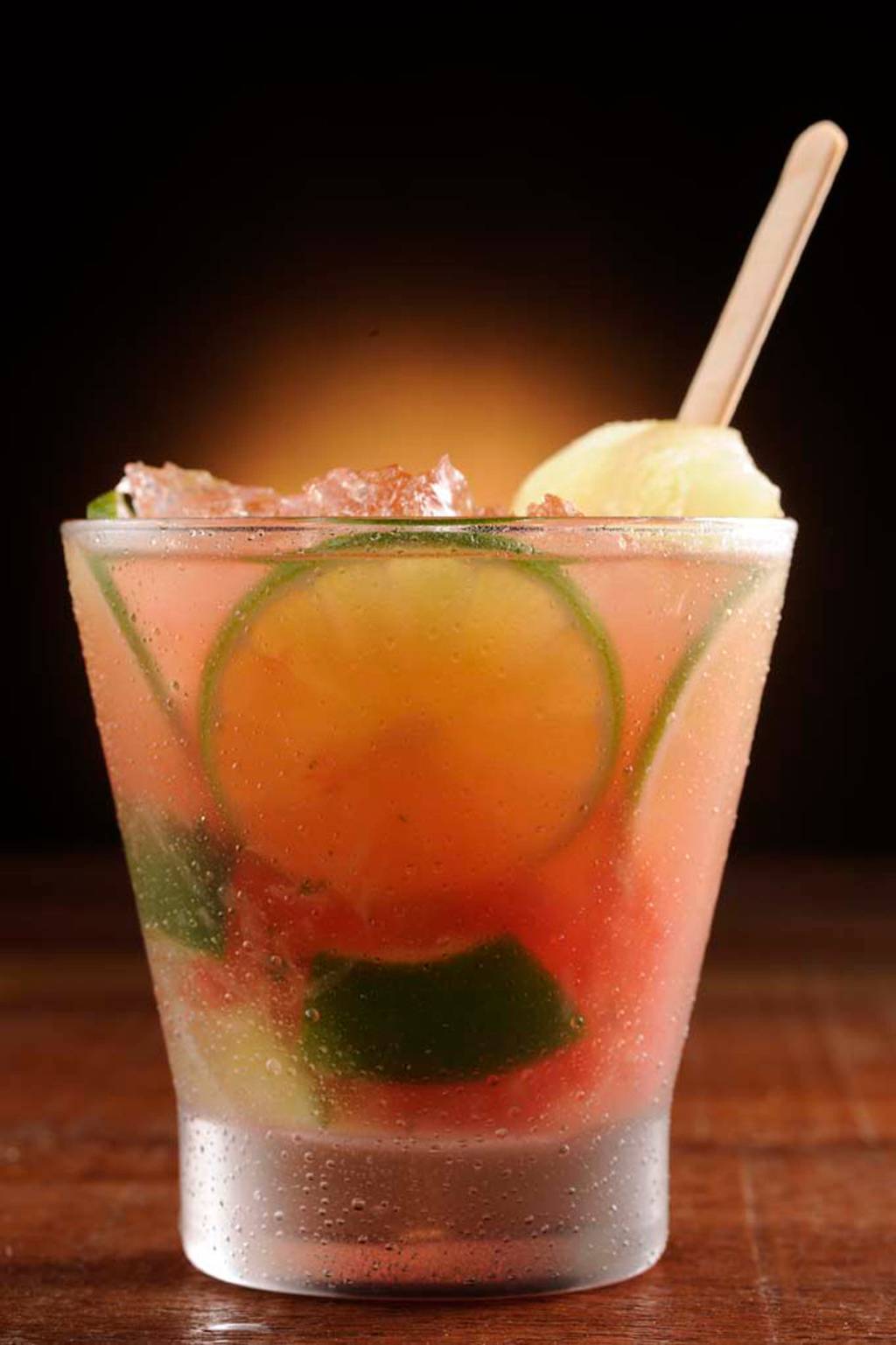 Para aplacar o calor, bares investem no caipilé