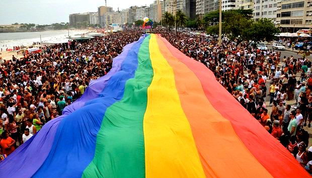 Parada do Orgulho LGBTI+ volta a Copacabana após 2 anos suspensa