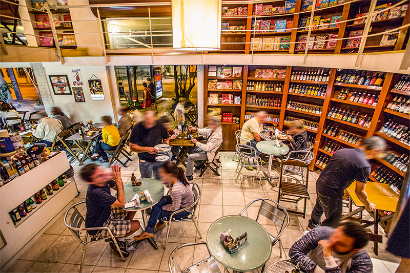 Café por dez anos, casa muda de perfil no Cosme Velho