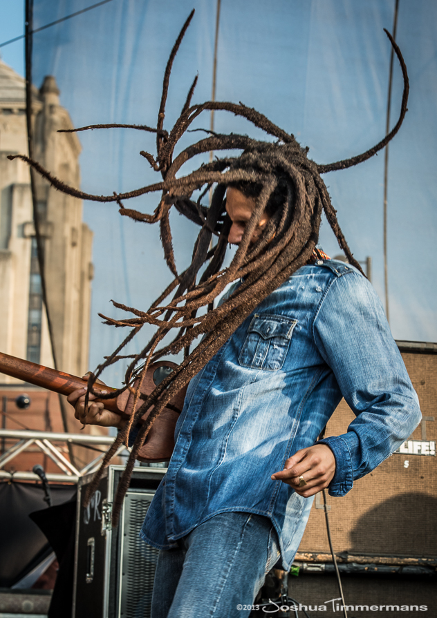 Filho de Bob, Julian Marley toca com The Wailers