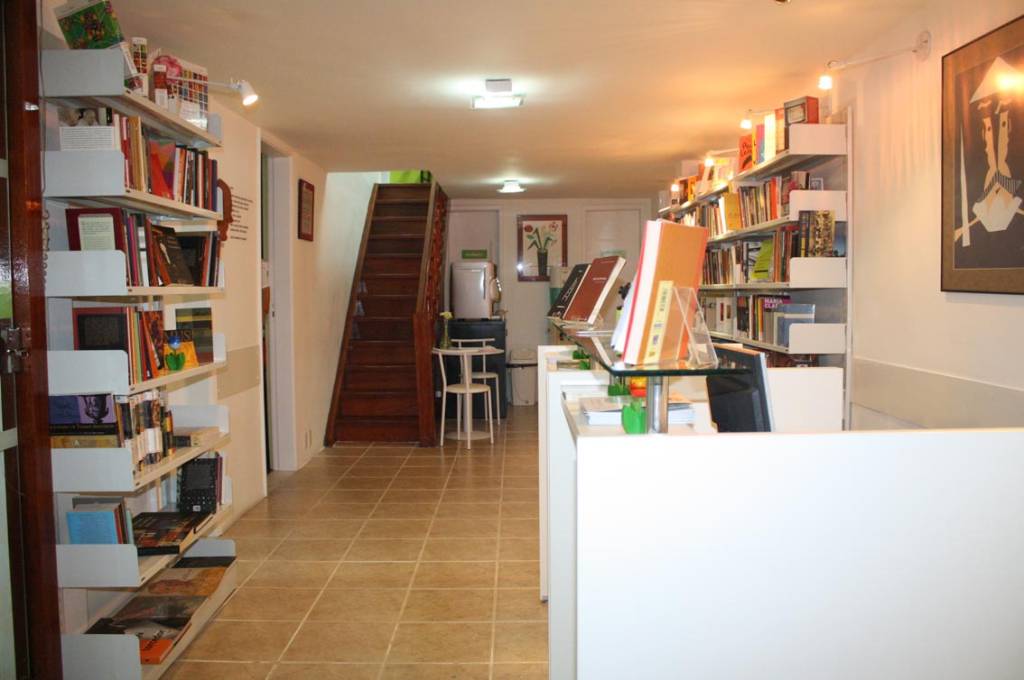 Instituto Estação das Letras dá aula de poesia aberta ao público