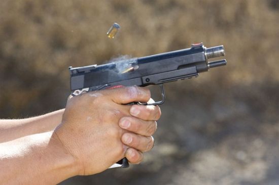 PM confunde macaco hidráulico com arma, atira e mata dois na Pavuna