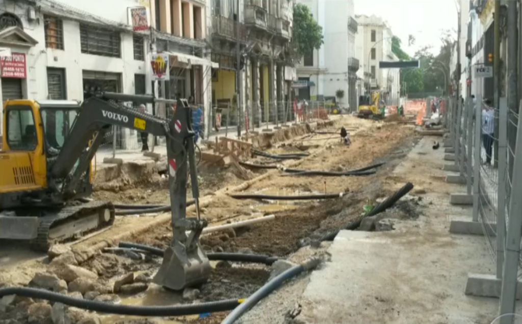 Com aval do Iphan, Prefeitura do Rio quebra pavimento de 200 anos