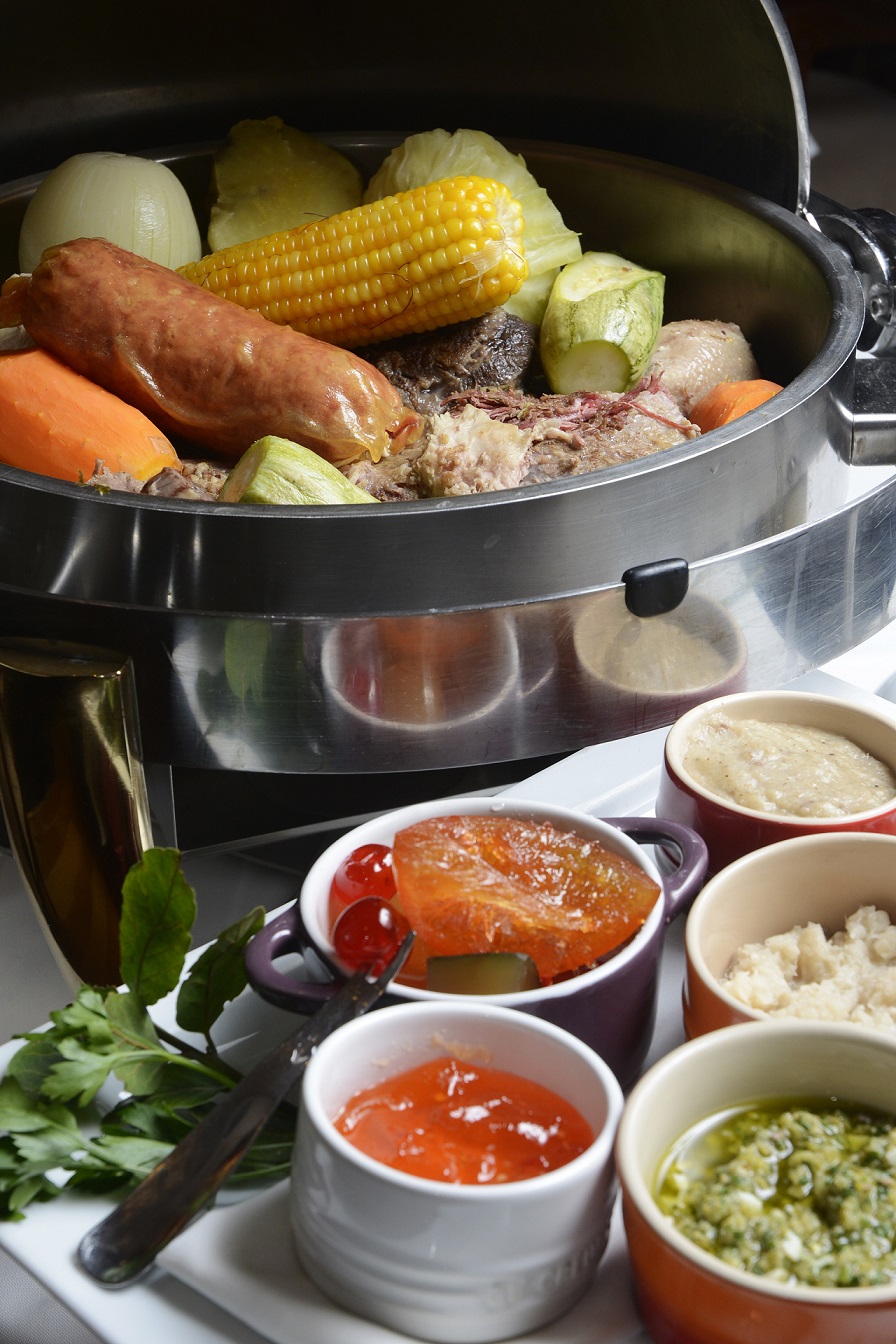 Alloro passa a servir o clássico bollito misto