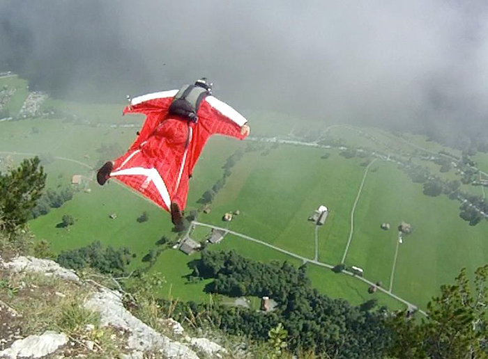 Atleta de Wingsuit é encontrado morto