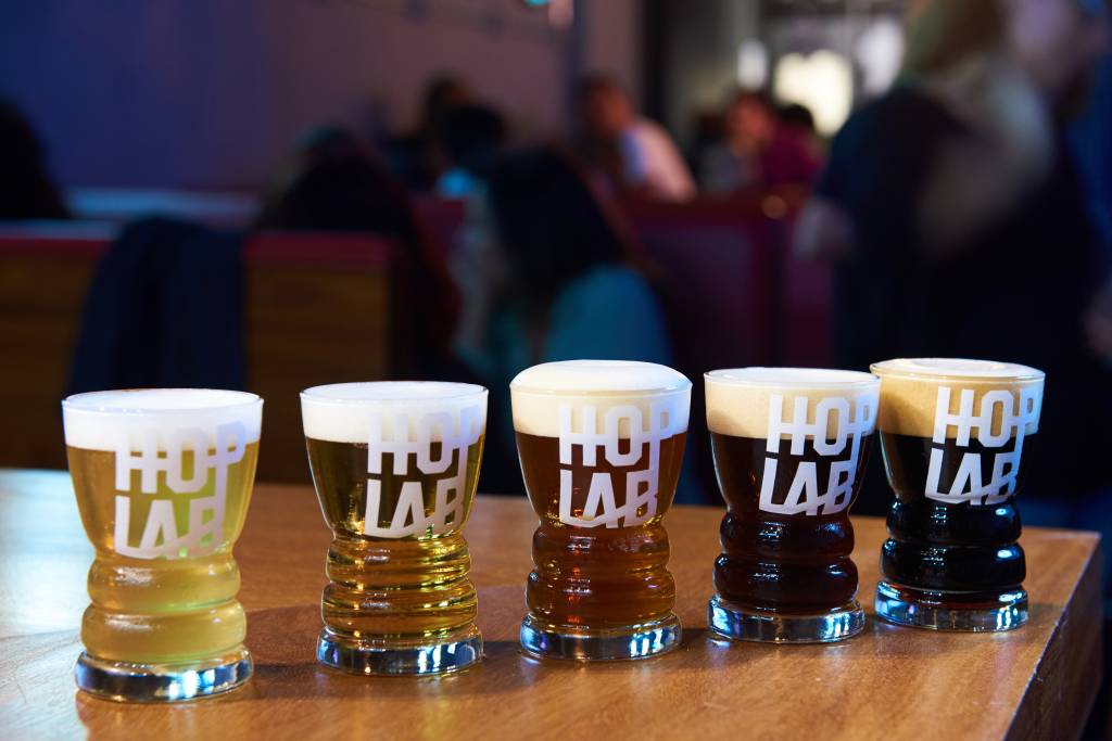 Hop Lab completa um ano com vinte lançamentos cervejeiros