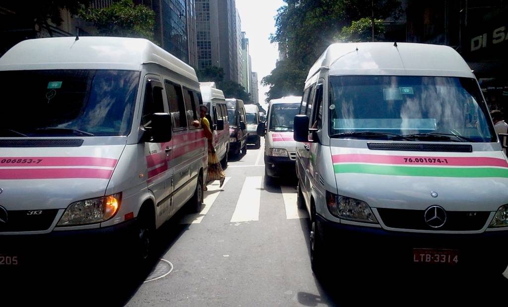 Operação investiga atuação de milícia em transporte alternativo