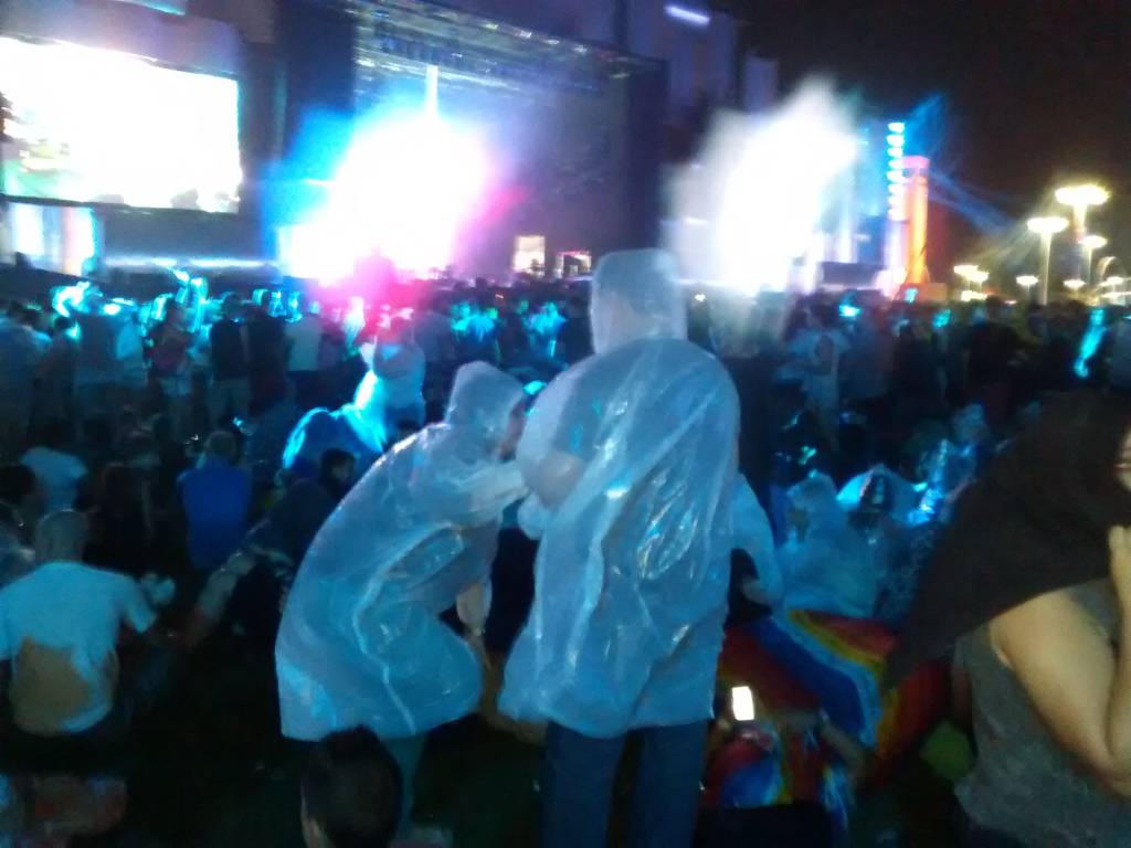 Chove forte na última noite de Rock in Rio e tirolesa para de funcionar