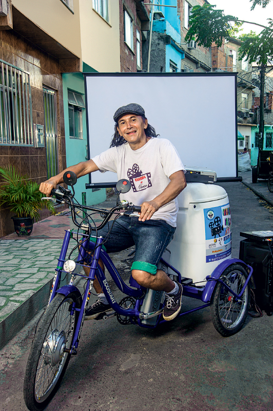 Begha Silva criou um cinema comunitário na Maré