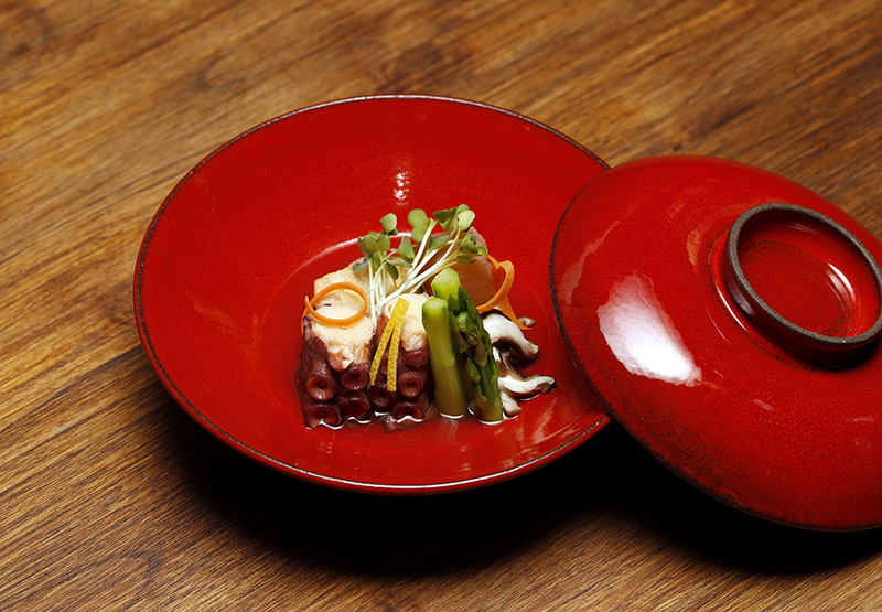 Chefs do Mee e do Zuka dividem o fogão com colegas