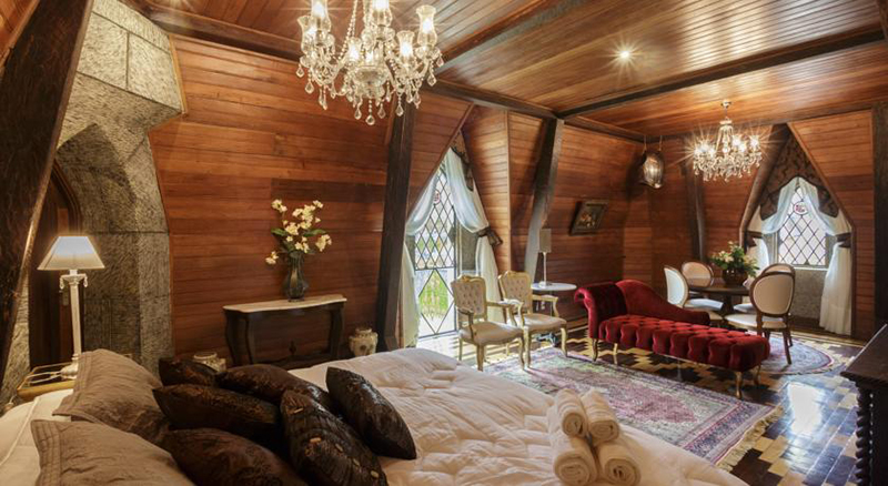 Castelo de Itaipava vira pousada e faz sucesso