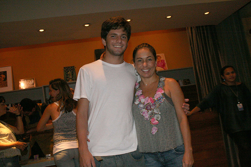 Cissa Guimarães e o filho, Rafael Mascarenhas, no show da banda Moinho, no Teatr_${42656145}