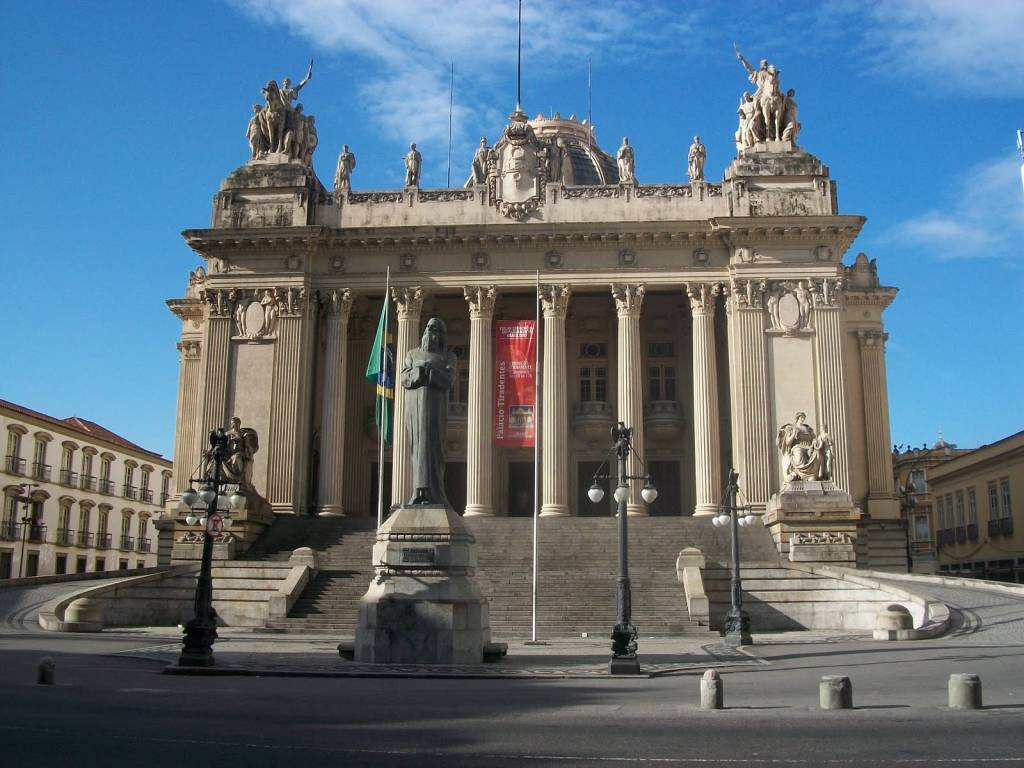 Passeio guiado pelo Centro, grátis, conta a história de Tiradentes