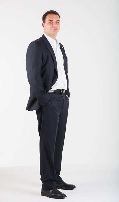 Deputado Flávio Bolsonaro troca tiros na Barra