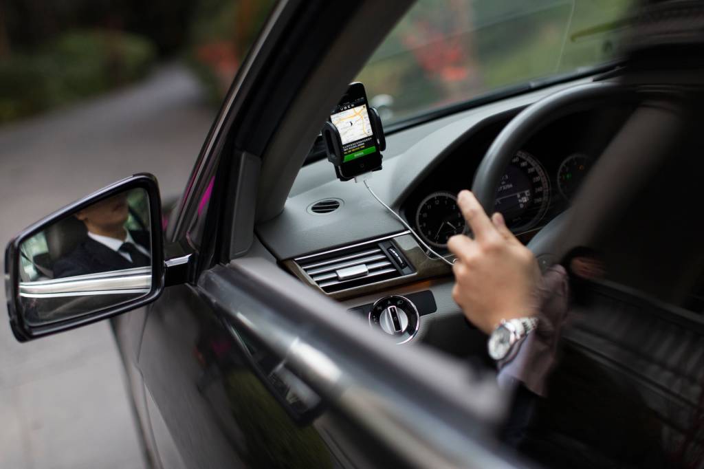 Em resposta à manifestação de taxistas, Uber dá desconto no Rio