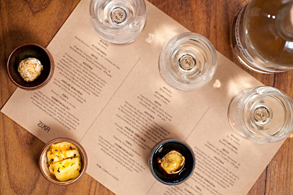 Zuka lança pequeno menu degustação de cachaças