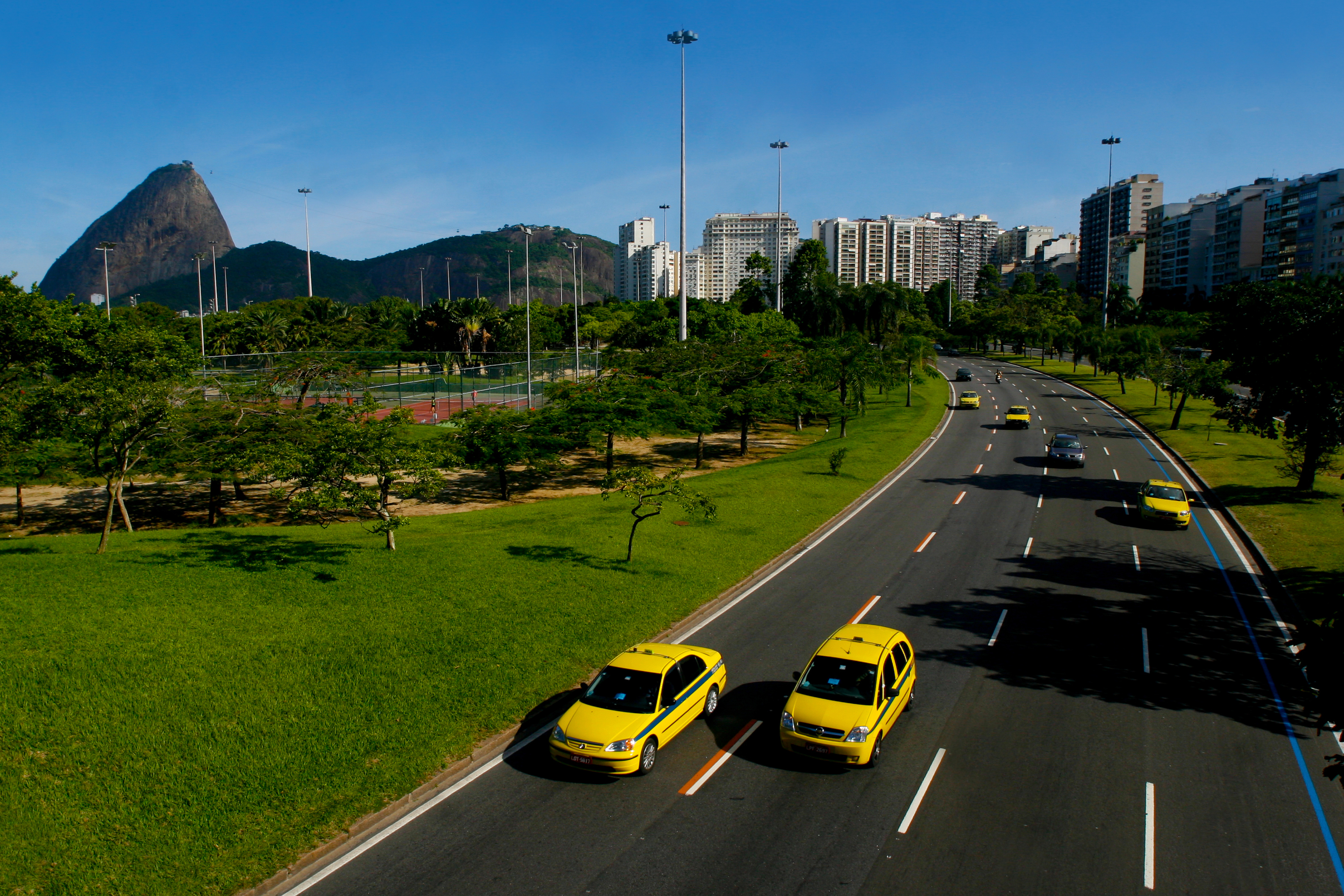 Prefeitura manda cassar 441 autorizações de táxis