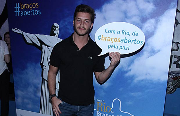O ator Klebber Toledo apoia o projeto Rio de Braços Abertos<br> O ator Klebber Toledo apoia o projeto Rio de Braços Abertos<br>