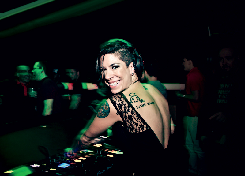 Uma nova geração de jovens que atuam como DJs anima as pistas cariocas