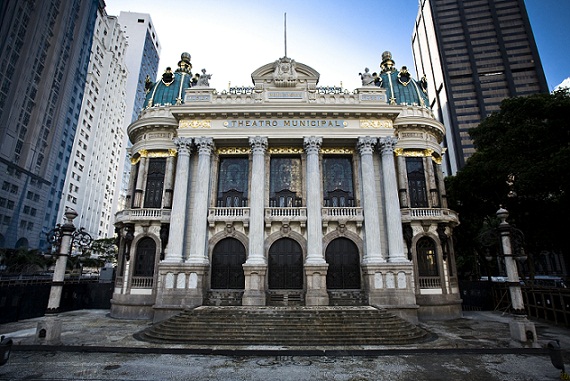 Theatro Municipal comemora 106 anos com programação gratuita