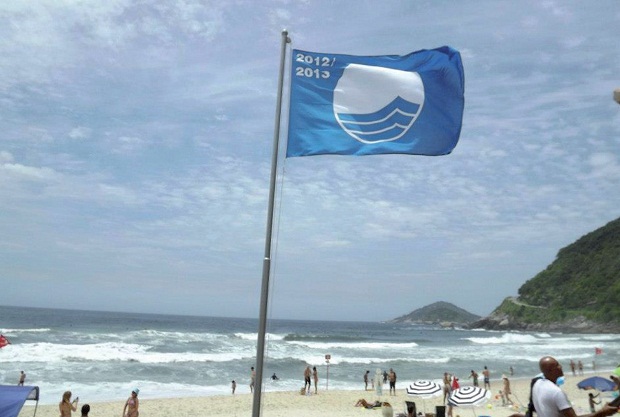 Prainha recebe renovação do selo Bandeira Azul