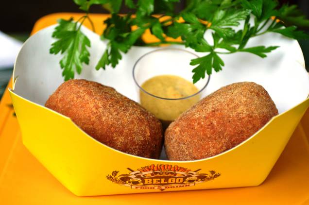 Croquete de carne em massa de cerveja do Belgo Truck Croquete de carne em massa de cerveja do Belgo Truck