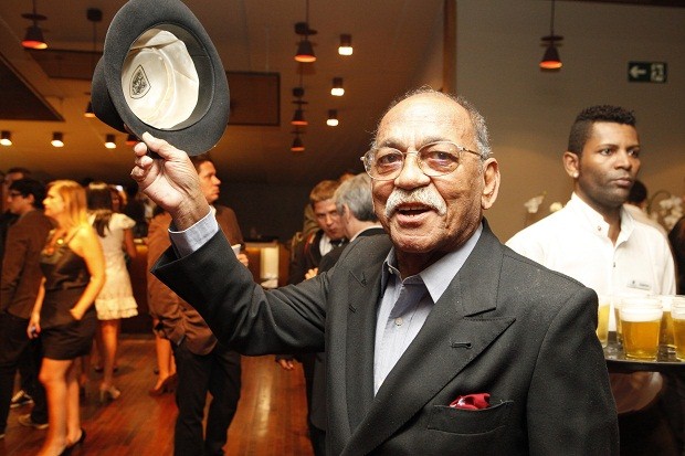 Roda de samba e gastronomia em Oswaldo Cruz