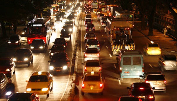 Motoristas de vans protestam contra novas regras de circulação