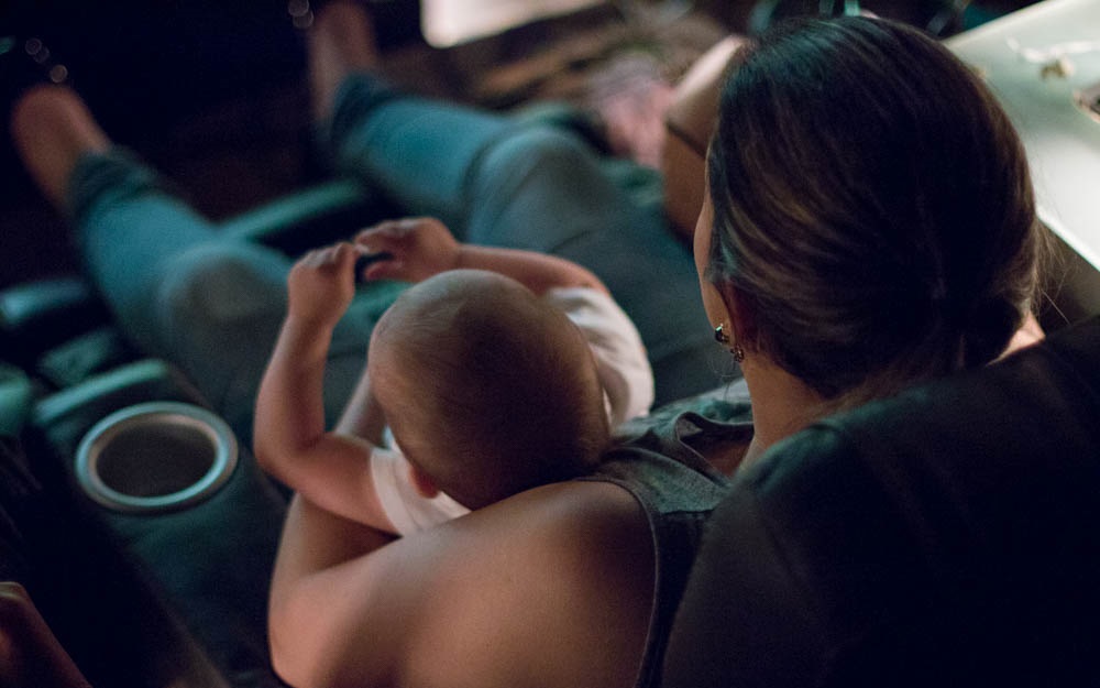 Via Parque tem sessão de cinema especial para mães com bebês