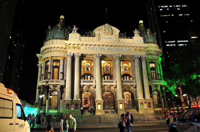 Theatro Municipal celebra 104 anos com programação especial