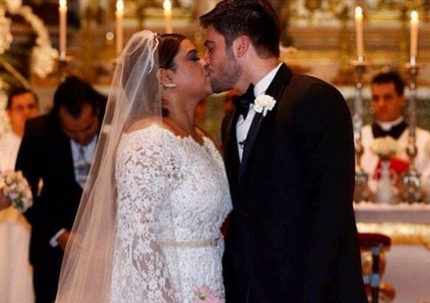 Preta e Rodrigo se beijam na Igreja Nossa Senhora do Carmo: o cenário da coroação dos imperadores do Brasil